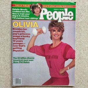 Olivia Newton-John Sally Field People Magazine FEBRUARY 15 1982 No Address Label